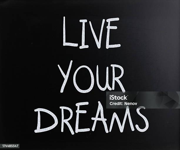 Live Your Dreams 손글씨 인명별 분필 한 Blackboard 0명에 대한 스톡 사진 및 기타 이미지 - 0명, 꿈같은, 낱말