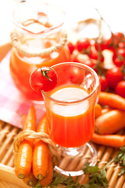 당근, 토마토 주스 - vegetable juice juice carrot tomato 뉴스 사진 이미지