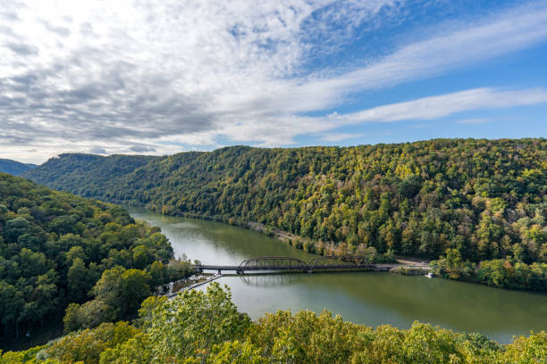 overlook in hawks nest state park during the fall season in the appalachian mountains of west virginia, usa. - famous place appalachian mountains autumn awe imagens e fotografias de stock