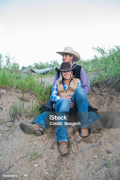 Foto de Cowboy Casal Em Amor e mais fotos de stock de 20 Anos - 20 Anos, 2013, Agricultura