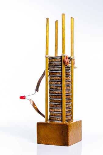 La reconstrucción de los primeros batería inventado por Alessandro Volta photo