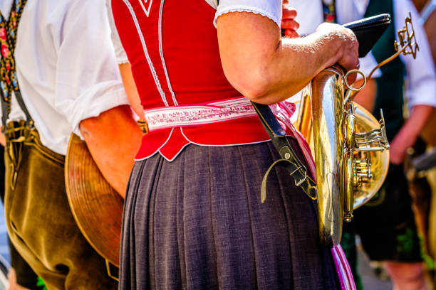 instrumento musical típico de una banda de música bávara - musical band marching band old marching fotografías e imágenes de stock