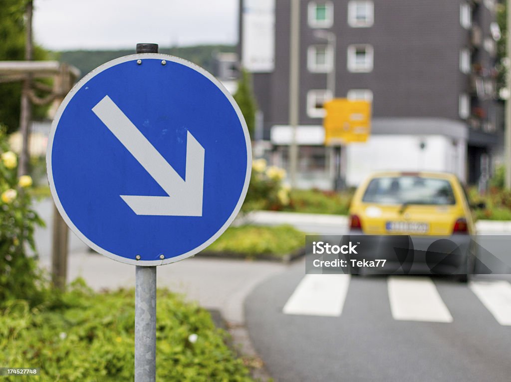 Calle señal de flecha de Alemania - Foto de stock de Aire libre libre de derechos