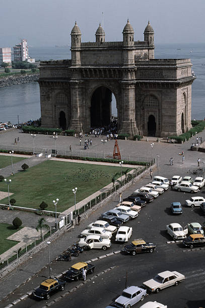 india - vertical gateway to india famous place travel destinations fotografías e imágenes de stock