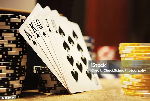 ハンドロイヤルフラッシュポーカーギャンブルスペード - ストリップ地区のストックフォトや画像を多数ご用意 - ストリップ地区, 賭け事, ポーカー