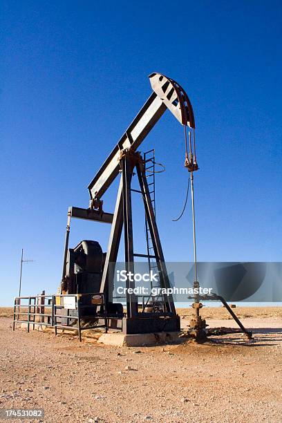 石油パンプスジャック - ガソリンのストックフォトや画像を多数ご用意 - ガソリン, 交通輸送, 人物なし