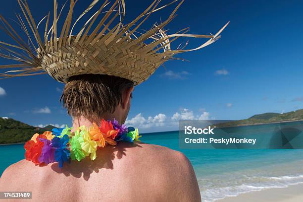 Navegue Por El Sol Y Sombrero De Paja Foto de stock y más banco de imágenes de Arco iris - Arco iris, Guirnalda, Actividades recreativas