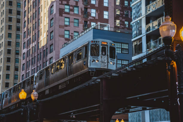 Stone Chicago Loop 900+ Chicago Loop Train fotos de stock, imagens e fotos royalty-free ...