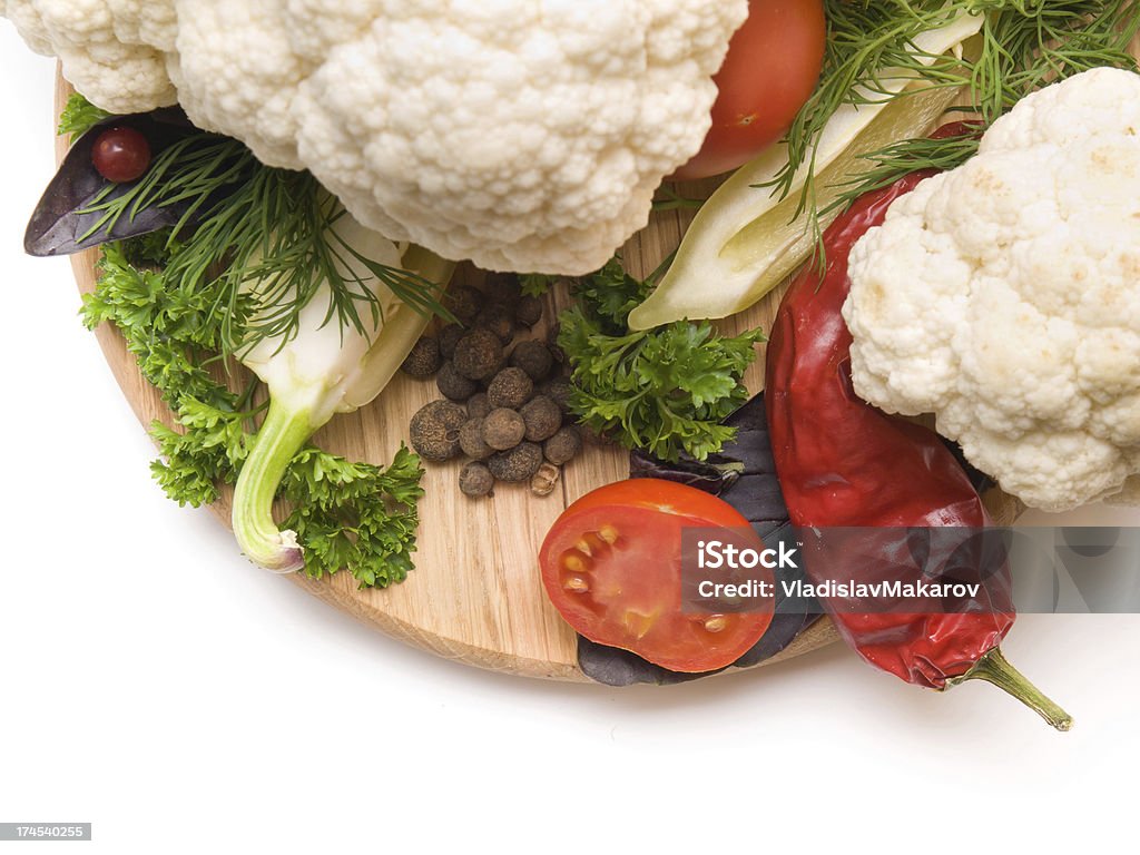 Jugoso y verduras frescas cortadas - Foto de stock de Albahaca libre de derechos