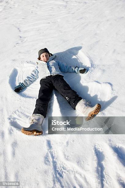 Schnee Angel Stockfoto und mehr Bilder von Aktiver Lebensstil - Aktiver Lebensstil, Aktivitäten und Sport, Auf dem Rücken liegen