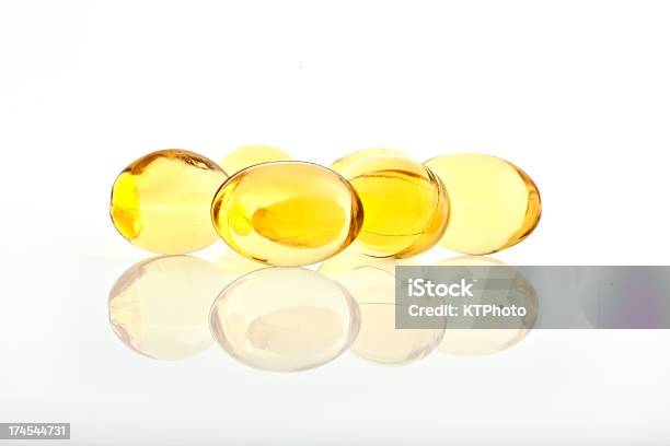 Photo libre de droit de Omega 3 Capsules banque d'images et plus d'images libres de droit de Anti-inflammatoire - Anti-inflammatoire, Beauté, Blanc