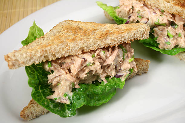 ツナサンドイッチ - tuna salad sandwich ストックフォトと画像