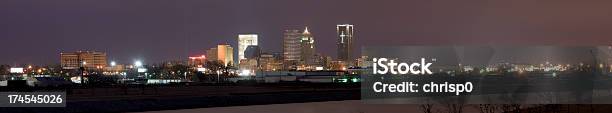 Vista Panorâmica De Oklahoma City À Noite Xxxl - Fotografias de stock e mais imagens de Oklahoma City - Oklahoma City, Horizonte Urbano, Noite