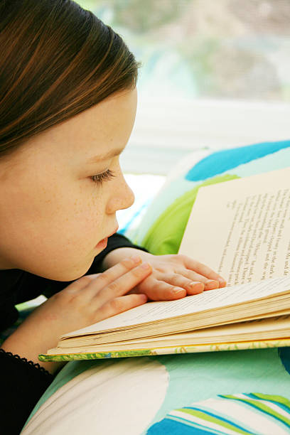 istock Lost In The Story 174545720