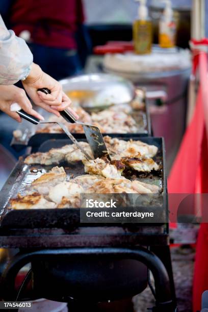 Pollo A La Barbacoa Foto de stock y más banco de imágenes de 2000-2009 - 2000-2009, Aire libre, Barbacoa - Comida