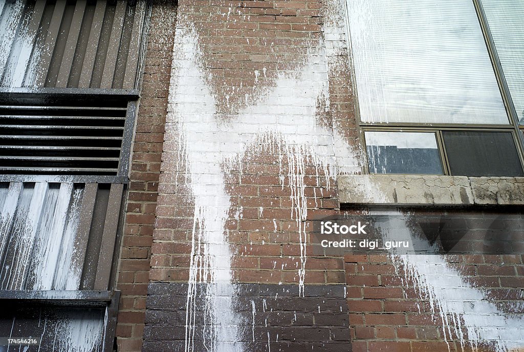Appartement urbain graffiti sur - Photo de Appartement libre de droits