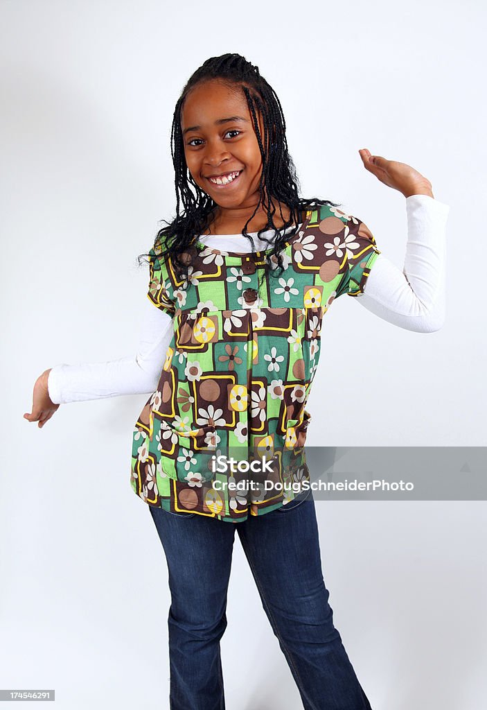 African American ragazza posa giocoso - Foto stock royalty-free di 12-13 anni