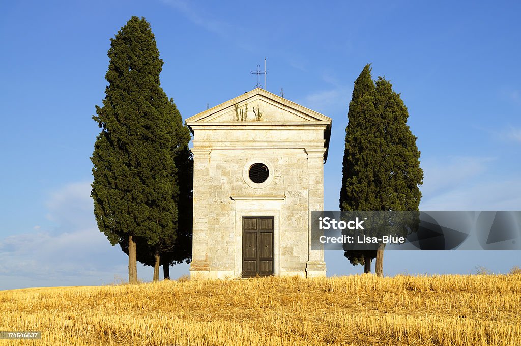 Cappella e cipressi - Foto stock royalty-free di Agricoltura