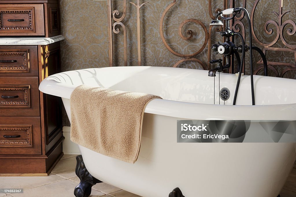 Vasca da bagno - Foto stock royalty-free di Ambientazione interna