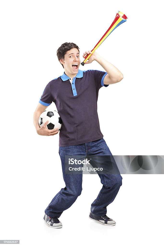 Мужской спорта вентилятор, держа футбол и рогом - Стоковые фото В полный рост роялти-фри
