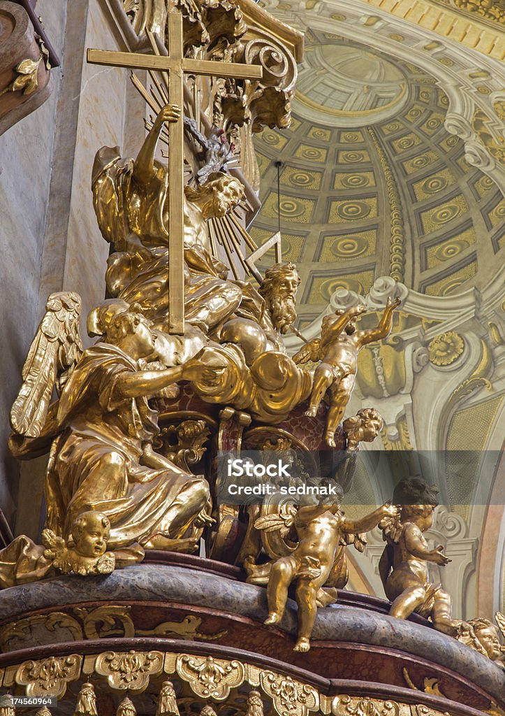 Vienne-Sculpture de la Sainte-Trinité sur baroque Chaire - Photo de Architecture libre de droits