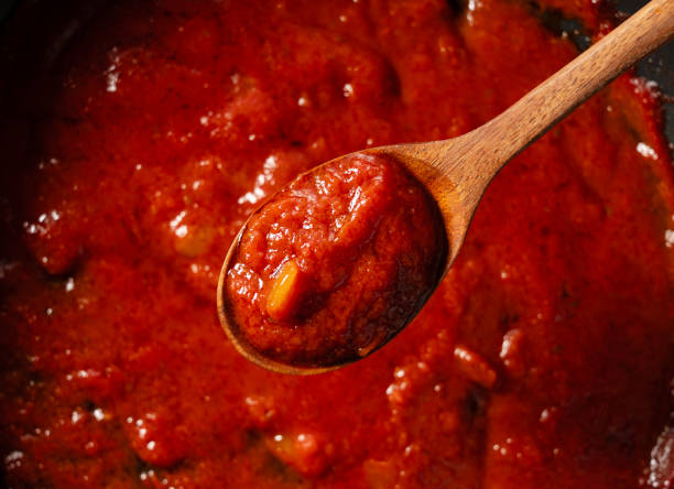 istock Scoop up the tomato sauce in the pan with a spoon. 1745611692