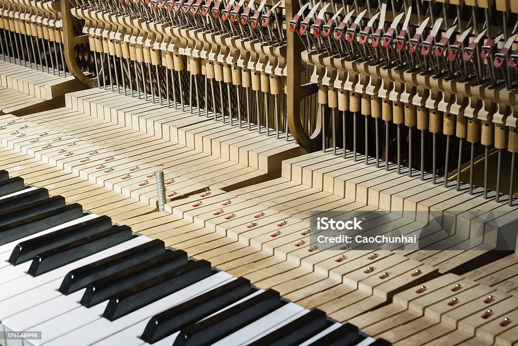 Wewnątrz piano - Zbiór zdjęć royalty-free (Pianino - Instrument klawiszowy)