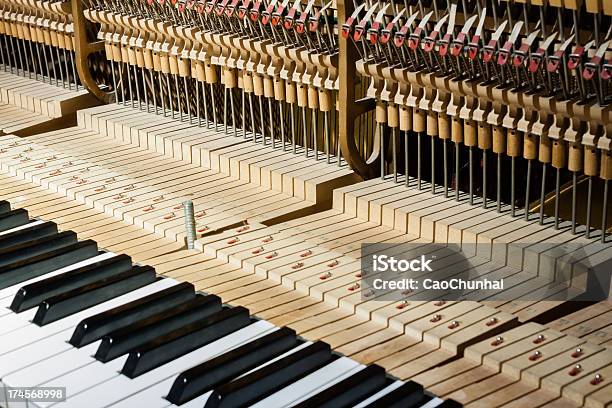 Wewnątrz Piano - zdjęcia stockowe i więcej obrazów Pianino - Instrument klawiszowy - Pianino - Instrument klawiszowy, W domu, Wnętrze