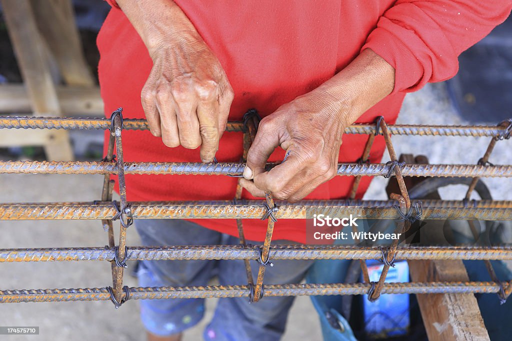 Arbeitnehmer beugen Stahl für Bau Arbeit - Lizenzfrei Baugewerbe Stock-Foto