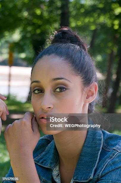 Foto de Linda Mulher De Olhos E Face e mais fotos de stock de 20-24 Anos - 20-24 Anos, 2000-2009, 9 Horas