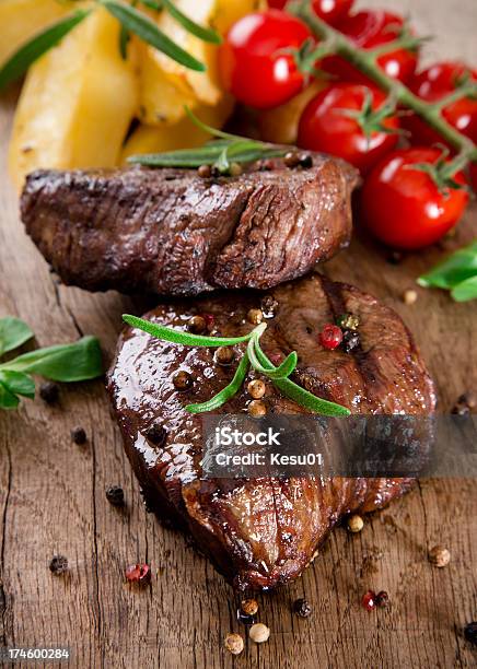 Delicioso Bifes De Carne De Vaca - Fotografias de stock e mais imagens de Alecrim - Alecrim, Bife, Carne