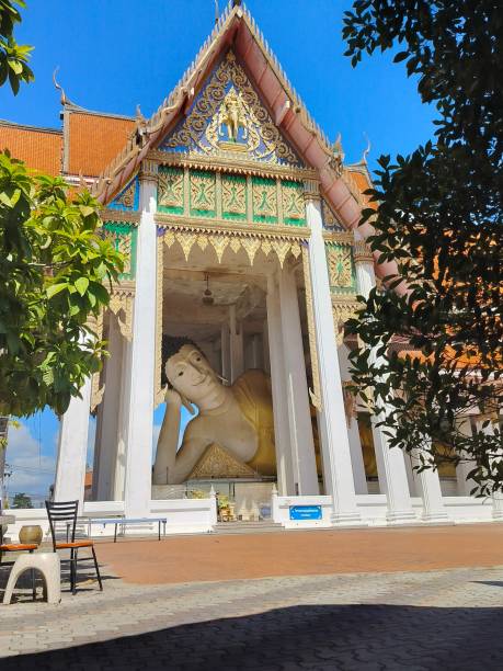 wspaniały leżący budda - reclining buddha zdjęcia i obrazy z banku zdjęć