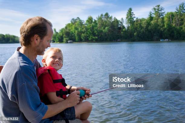 Photo libre de droit de La Pêche banque d'images et plus d'images libres de droit de Activité - Activité, Activité de loisirs, Adulte