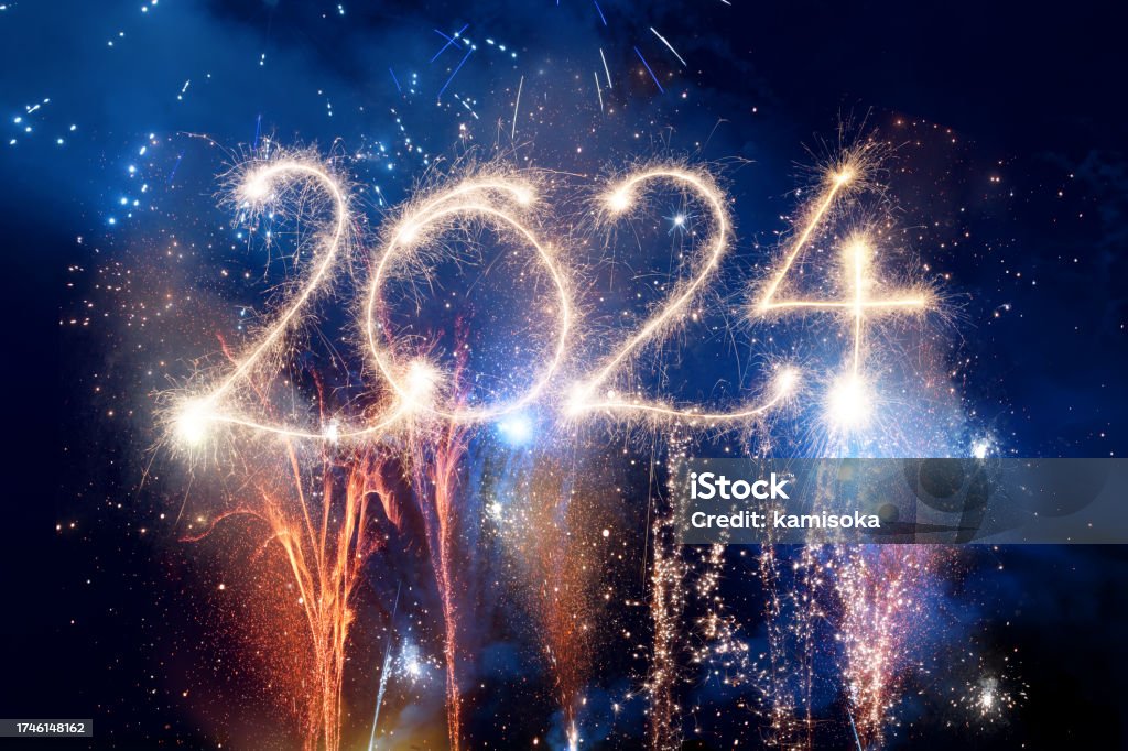 Photo libre de droit de Cierge Magique Bonne Année 2024 Avec Feux Photo libre de droit de Cierge Magique Bonne Année 2024 Avec Feux
