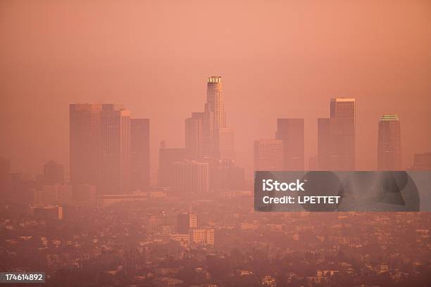Photo libre de droit de Los Angeles Skyline Sur Une Journée Smoggy banque d'images et plus d'images libres de droit de Comté de Los Angeles - Comté de Los Angeles, Smog, Los Angeles
