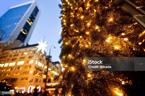 Christmas Shopping 5th Avenue Stock Photo - Download Image Now ...