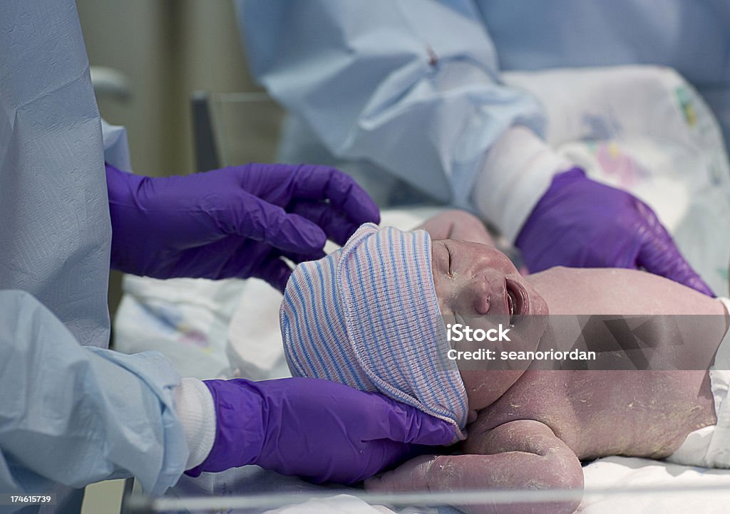 Mani del neonato - Foto stock royalty-free di 0-11 Mesi