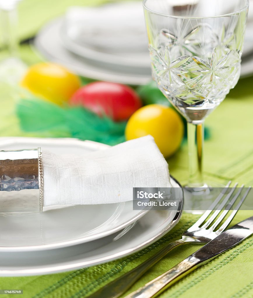 Elegante mesa para una cena de Pascua. - Foto de stock de Cafetería de carretera libre de derechos