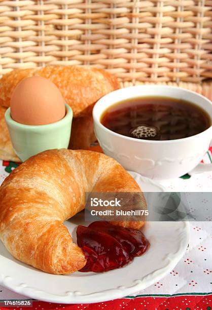 Frühstück Stockfoto und mehr Bilder von Brotsorte - Brotsorte, Croissant, Ei