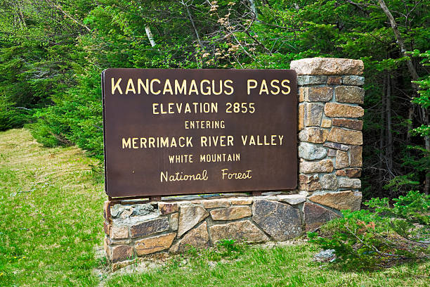 istock Kancamagus Pass road sign 174616318