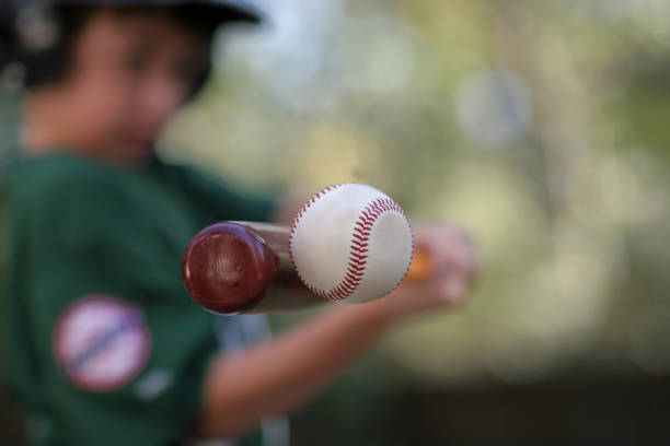 ausbackteig - baseball hitting baseball player child stock-fotos und bilder