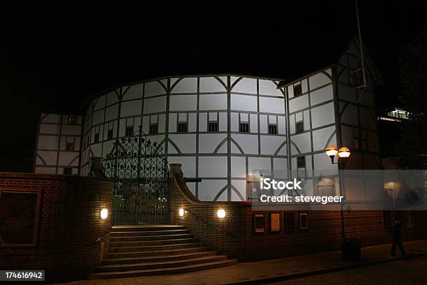 Photo libre de droit de Globe Theater De Nuit Londres banque d'images et plus d'images libres de droit de Théâtre du Globe - Théâtre du Globe, William Shakespeare, Scène de théâtre