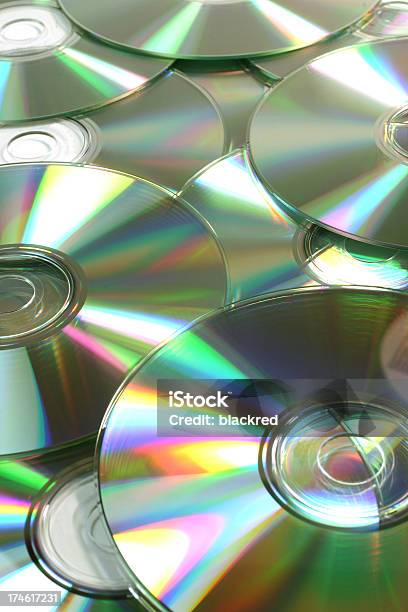 Sterty Compact Disc - zdjęcia stockowe i więcej obrazów Bez ludzi - Bez ludzi, Błyszczący, CD-ROM