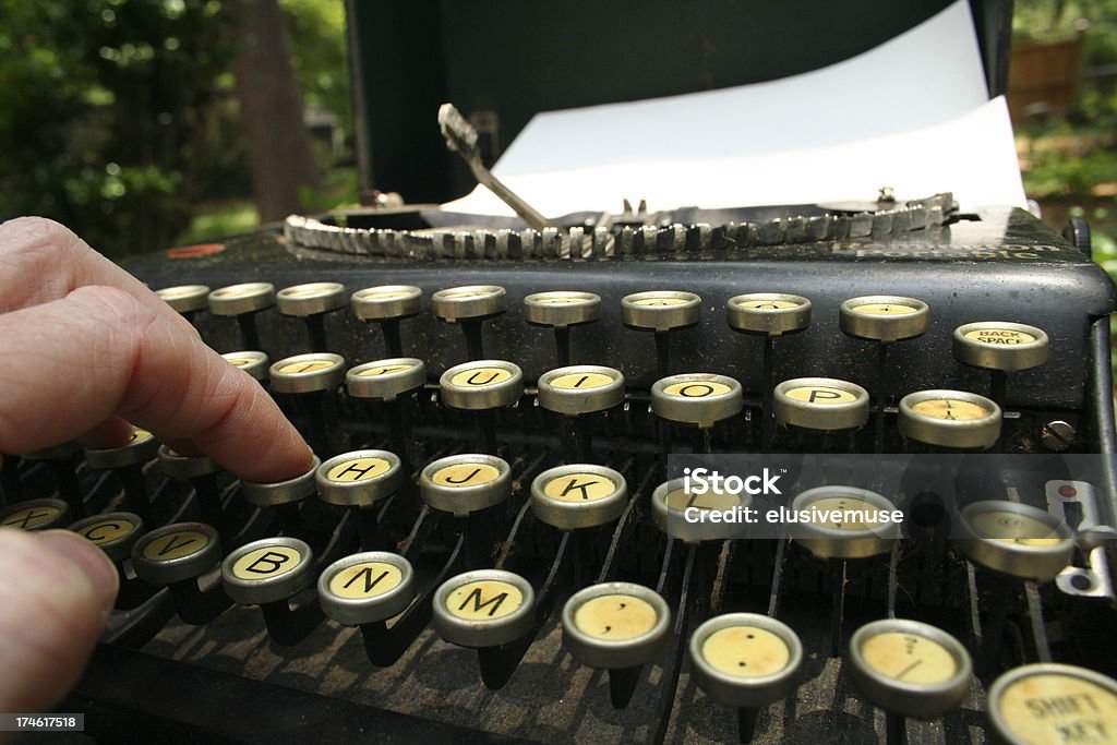 Obsługa przez zabytkowe maszyny do pisania - Zbiór zdjęć royalty-free (Gawędziarz)