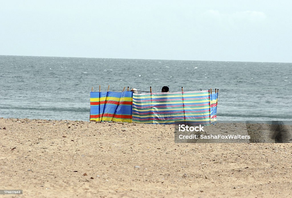 Sur le bord de mer - Photo de Abri de plage libre de droits