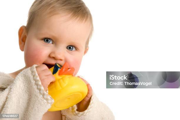 Retrato De Bebé Series Baño Foto de stock y más banco de imágenes de 6-11 meses - 6-11 meses, Actitud, Albornoz