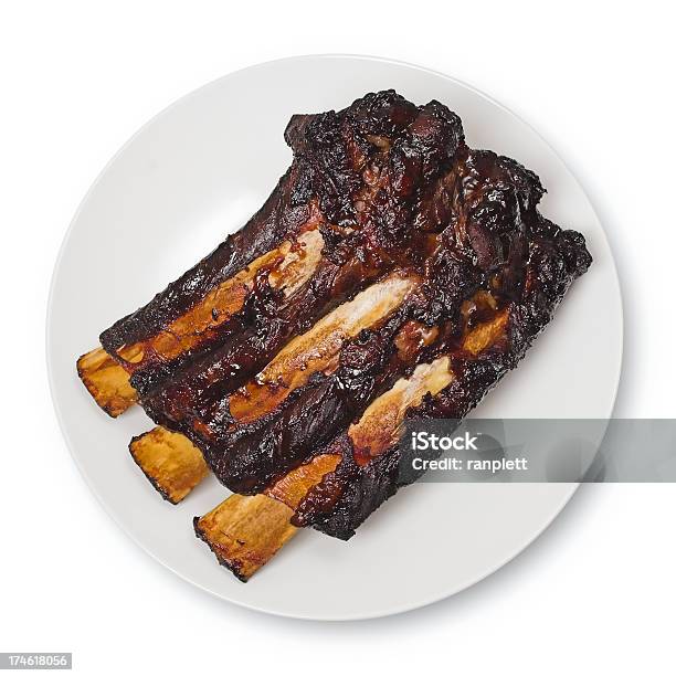 Costillas Sobre Un Fondo Blanco Foto de stock y más banco de imágenes de Costilla - Alimento - Costilla - Alimento, Barbacoa - Comida, Carne de vaca