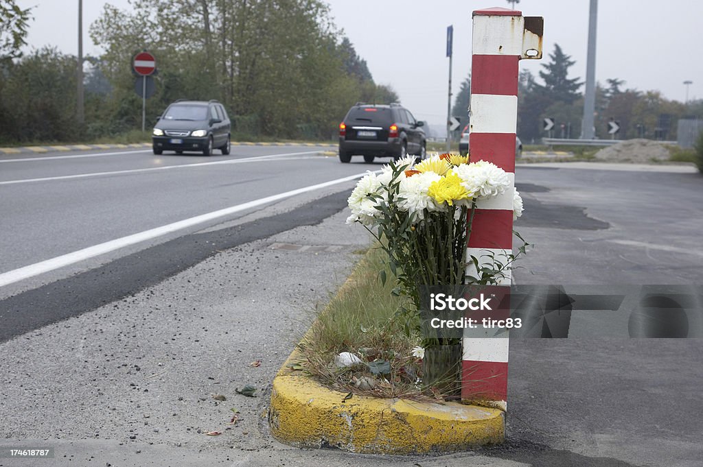 Na estrada memorial - Foto de stock de Flor royalty-free