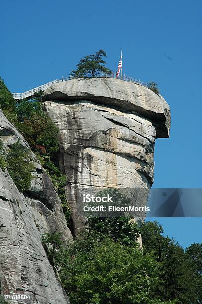 Chimney Rock Foto de stock y más banco de imágenes de Arbusto - Arbusto, Bandera, Carolina del Norte - Estado de los EE. UU.