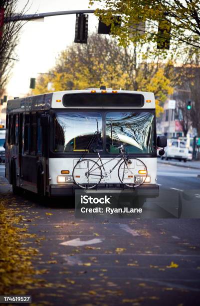 シティーバスのルート車 - オレゴン州 ポートランドのストックフォトや画像を多数ご用意 - オレゴン州 ポートランド, バス, シャトルバス